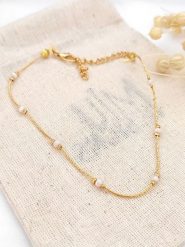 Atelier MIU Pozłacana bransoletka z elementami ozdobnymi na kostkę rozmiar: onesize. Białe bransoletki atelier MIU, z kryształem, pozłacane. Za 26.99 zł.