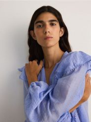 Koszula z falbanką z lyocellem - niebieski. Niebieskie koszule Reserved, l, bez wzorów, z lyocellu, bez kołnierzyka, bez ramiączek. W wyprzedaży za 59.99 zł.