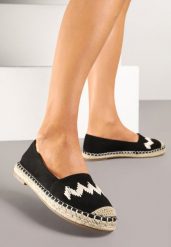 Czarne Espadryle Ozdobione Zygzakami i Plecionym Sznurkiem Sdivisa. Czarne espadryle Renee, bez wzorów, z jeansu, bez obcasa. W wyprzedaży za 50.99 zł.