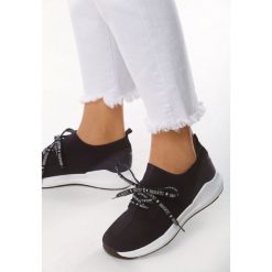 Ciemnoniebieskie Buty Sportowe Seeing. Buty sportowe lifestyle marki Born2be. Za 59.99 zł.