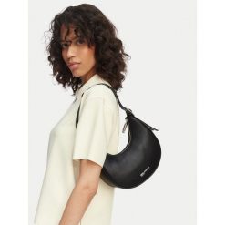 Torebka Karl Lagerfeld Jeans. Czarne torebki klasyczne Karl Lagerfeld Jeans, bez wzorów, z jeansu, klasyczne, bez dodatków. Za 609.99 zł.