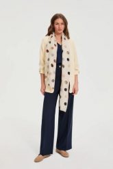 Szal w kropki beżowy. Brązowe szaliki i kominy MOODO, bez wzorów, z poliesteru. Za 59.99 zł.