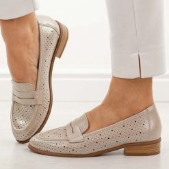 Złote ażurowe mokasyny damskie Vinceza 58624. Żółte mokasyny VINCEZA, w ażurowe wzory, z jeansu, z okrągłym noskiem. Za 179.00 zł.