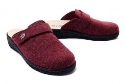 DR. BRINKMANN 700081-41 bordeaux, kapcie/klapki damskie. Czerwone kapcie Dr. Brinkmann, bez wzorów, z materiału. Za 242.17 zł.