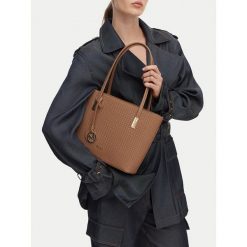Torebka MEXX. Brązowe torebki klasyczne Mexx, bez wzorów, klasyczne, bez dodatków. Za 119.99 zł.