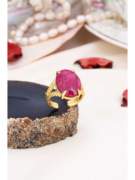 L'Atelier de Gaia Pozłacany pierścionek z agatem rozmiar: onesize. Różowe pierścionki L'Atelier de Gaia, z agatem, pozłacane. Za 70.08 zł.