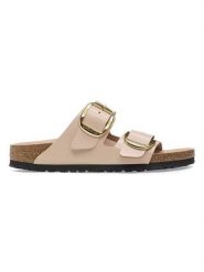 Birkenstock Skórzane klapki "Arizona Big Buckle" w kolorze beżowym rozmiar: 36. Brązowe klapki Birkenstock, bez wzorów, klasyczne, z otwartym noskiem, bez obcasa, bez zapięcia. Za 480.90 zł.