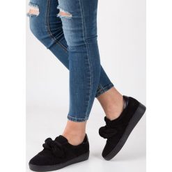 Czarne półbuty slip on z kokardą casu a-158. Czarne półbuty wsuwane Casu, bez wzorów, bez obcasa. W wyprzedaży za 49.99 zł.