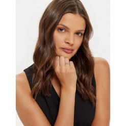 Pierścionek Guess. Szare pierścionki Guess, srebrne. Za 199.99 zł.