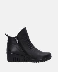 CZARNE BOTKI NA KOTURNIE ESZ23-207 BLK. Czarne botki Venezia, bez wzorów, ze skóry, bez obcasa, na koturnie, bez zapięcia. Za 479.00 zł.