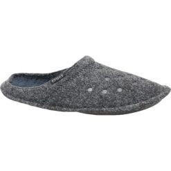 Klapki Crocs Classic Slipper M 203600-060 czarne szare. Czarne klapki Crocs, bez wzorów, z materiału, bez obcasa, bez zapięcia. Za 206.55 zł.