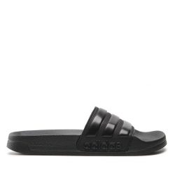 Klapki adidas. Czarne klapki adidas, bez wzorów, sportowe, bez obcasa, bez zapięcia. Za 129.99 zł.