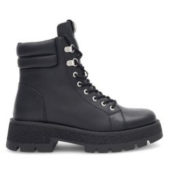 Botki JENNY. Czarne botki Jenny, bez wzorów, bez obcasa, na płaskiej podeszwie, bez zapięcia. Za 125.99 zł.