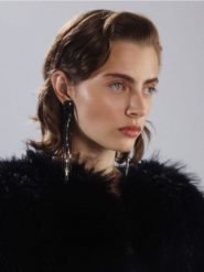 Długie wiszące kolczyki - czarny. Czarne kolczyki Reserved. Za 59.99 zł.