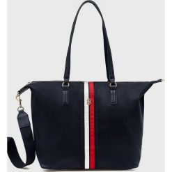Tommy Hilfiger torebka kolor granatowy. Niebieskie shopper bag Tommy Hilfiger, bez wzorów, z poliamidu, bez dodatków. W wyprzedaży za 359.99 zł.