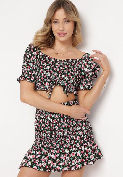 Czarny Letni Komplet Krótka Bluzka Spódniczka z Wysokim Stanem z Falbankami Maribella. Czarne bluzki Born2be, bez wzorów, eleganckie, bez kołnierzyka, bez ramiączek. Za 79.99 zł.