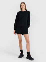 4F Spodenki dresowe damskie - czarne XS. Czarne szorty 4f, bez wzorów, z bawełny, sportowe. Za 59.99 zł.