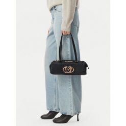 Torebka LOVE MOSCHINO. Czarne torebki klasyczne Love Moschino, bez wzorów, klasyczne, bez dodatków. Za 859.99 zł.