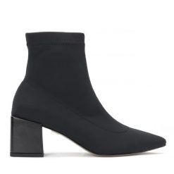 Botki Kazar. Czarne botki Kazar, bez wzorów, bez obcasa, na słupku, bez zapięcia. Za 599.00 zł.