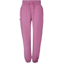 Spodnie dresowe Pink Ladies Ebdora M - miękkie i oddychające. Czerwone spodnie dresowe ZULUPACK, bez wzorów, z bawełny, długie. Za 110.80 zł.