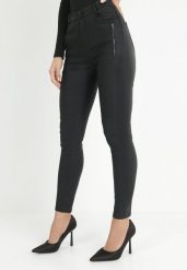Czarne Spodnie Skinny z Imitacji Skóry Navahi. Czarne jeansy Born2be, xl, bez wzorów, z jeansu. W wyprzedaży za 50.99 zł.