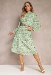 Zielona Sukienka w Etno Wzór z Paskiem i Plisowaniem Dorisia. Zielone sukienki Renee, l, bez wzorów, eleganckie, bez kołnierzyka, bez ramiączek, midi. W wyprzedaży za 111.99 zł.