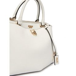 Torebka Guess. Białe torebki klasyczne Guess, z aplikacjami, bez dodatków. Za 749.99 zł.