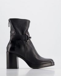 BOTKI NA OBCASIE P96206 NERO. Botki Venezia, bez wzorów, ze skóry, bez obcasa, na obcasie, bez zapięcia. Za 539.00 zł.