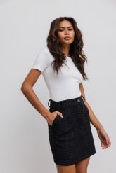 Mini spódniczka ze strukturalnej tkaniny w kolorze czarnym - EVORA MINI-XS. Czarne spódnice Marsala, na co dzień, s, bez wzorów, z bawełny, eleganckie, mini, proste. W wyprzedaży za 49.98 zł.