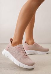 Różowe Minimalistyczne Buty Sportowe z Siateczki na Tłoczonej Podeszwie Zanera. Czerwone buty treningowe Born2be, bez wzorów, z jeansu, bez zapięcia, na fitness i siłownię. Za 79.99 zł.