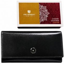 Duży portfel damski ze skóry naturalnej w czarnym kolorze zamykany na zatrzask, wyposażony w system RFID - Peterson. Czarne portfele Peterson, bez wzorów, ze skóry. Za 118.01 zł.