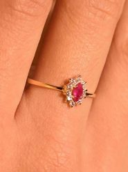 OR ÉCLAT Złoty pierścionek "Vera" z cyrkoniami i rubinem rozmiar: 54. Żółte pierścionki Or Éclat, z cyrkonią, złote. Za 652.99 zł.