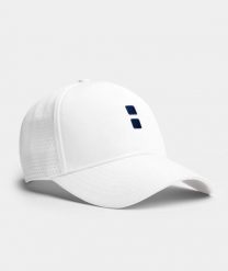 Czapka klubowa biała. Białe czapki z daszkiem NORDICDOTS, bez wzorów, z materiału. Za 125.00 zł.