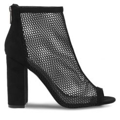 Botki JENNY. Czarne botki Jenny, bez wzorów, bez obcasa, na słupku, bez zapięcia. Za 129.99 zł.