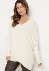 Beżowy Sweter z Kaszmirem w Stylu Nietoperza Edionira. Brązowe swetry Born2be, bez wzorów, z kaszmiru, eleganckie, bez ramiączek. W wyprzedaży za 127.49 zł.