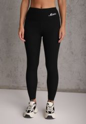 Czarne Prążkowane Legginsy High Waist z Haftowanym Napisem z Boku Eunedeia. Czarne legginsy Renee, bez wzorów, z jeansu, krótkie. Za 49.99 zł.