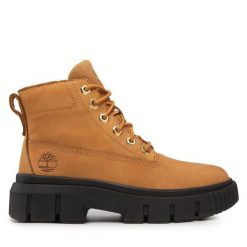 Trzewiki Timberland. Brązowe botki Timberland, bez wzorów, bez obcasa, na płaskiej podeszwie, bez zapięcia. Za 539.99 zł.