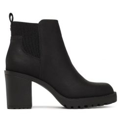Botki ONLY. Czarne botki ONLY, bez wzorów, bez obcasa, na słupku, bez zapięcia. Za 169.99 zł.