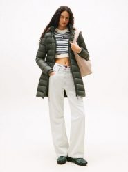 Tommy Jeans płaszcz puchowy Kobiety Sztuczne włókno zielony, M. Zielone płaszcze Tommy Jeans, m, bez wzorów, z jeansu. Za 949.95 zł.