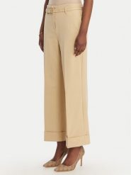 Guess Spodnie materiałowe W6GB17 W1894 Brązowy Regular Fit. Brązowe spodnie materiałowe Guess, z aplikacjami, z materiału. Za 669.99 zł.