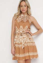 Brązowa Sukienka z Odkrytymi Ramionami i Paskiem w Stylu Boho Tdivisa. Brązowe sukienki Born2be, na co dzień, l, bez wzorów, boho, bez kołnierzyka, bez ramiączek, mini, kopertowe. Za 79.99 zł.