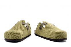 Dr. Brinkmann 320278-07 zielony, klapki damskie. Zielone klapki Dr. Brinkmann, bez wzorów, bez obcasa, bez zapięcia. Za 193.90 zł.