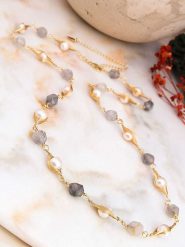 Pierres de Jade Pozłacany naszyjnik z elementami ozdobnymi - dł. 45 cm rozmiar: onesize. Białe naszyjniki Pierres de Jade, z materiału, z ametystem, pozłacane. Za 130.99 zł.