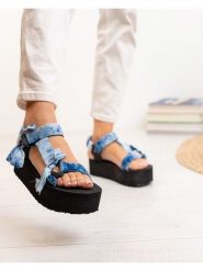 Bellucci Sandały w kolorze niebieskim na obcasie rozmiar: 36. Niebieskie sandały Bellucci, bez wzorów, z otwartym noskiem, bez obcasa, na koturnie, bez zapięcia. Za 82.99 zł.