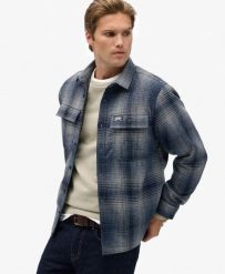 Superdry Wool Blend Miller Overshirt - koszula oversize z mieszaniny wełny. Niebieskie koszule Superdry, s, z aplikacjami, z bawełny, vintage, bez kołnierzyka, bez ramiączek. Za 430.25 zł.