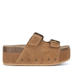 Klapki Badura. Brązowe klapki Badura, bez wzorów, bez obcasa, bez zapięcia. Za 229.99 zł.