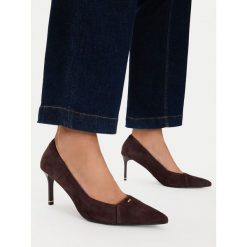Szpilki MEXX. Brązowe szpilki Mexx, bez wzorów, bez obcasa, na szpilce, bez zapięcia. Za 329.99 zł.