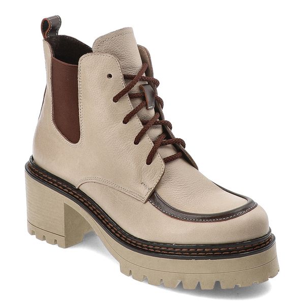 Beżowe Botki Armodo Modne Obuwie Damskie. Brązowe botki Armodo, bez wzorów, ze skóry, eleganckie, bez obcasa, bez zapięcia. Za 429.00 zł.