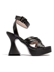 Loft37 Skórzane sandały w kolorze czarnym na obcasie rozmiar: 37. Czarne sandały loft37, bez wzorów, z otwartym noskiem, bez obcasa, na koturnie, bez zapięcia. Za 201.08 zł.