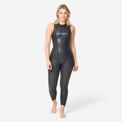 Kombinezon pływacki openwater LongJane damski Nabaiji OWS 500 z neoprenu 2/2 mm. Czarne kombinezony NABAIJI, s, bez wzorów, z elastanu, sportowe, bez kołnierzyka, bez ramiączek. Za 549.99 zł.